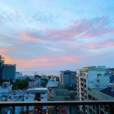 The Base Seaview Holiday Inn Pattaya Camera foto