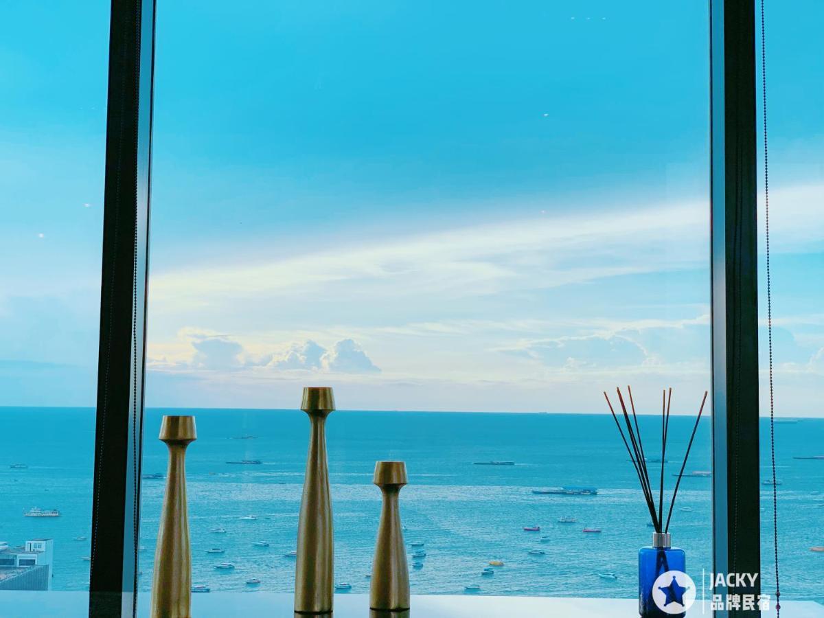 The Base Seaview Holiday Inn Pattaya Esterno foto