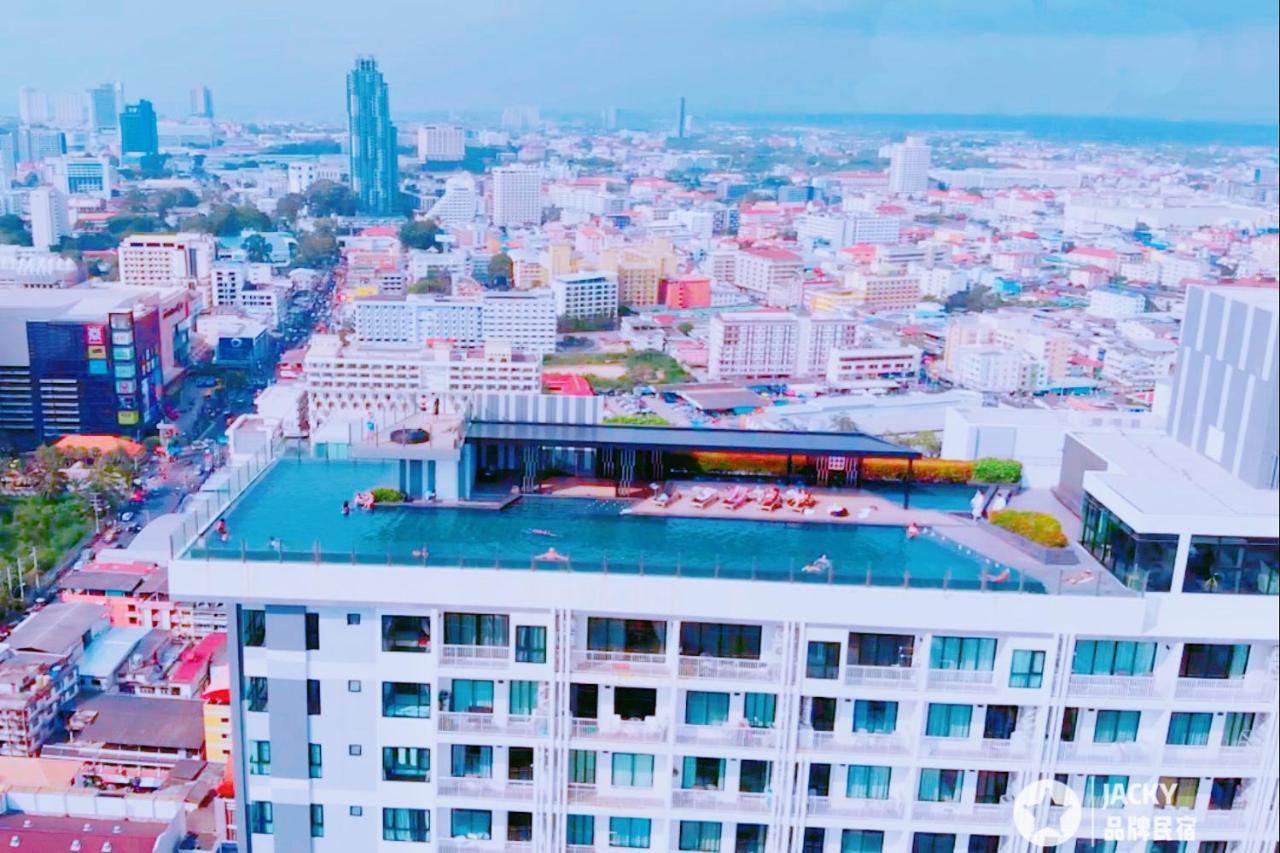 The Base Seaview Holiday Inn Pattaya Esterno foto