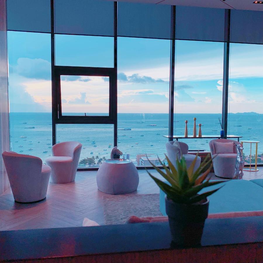 The Base Seaview Holiday Inn Pattaya Esterno foto