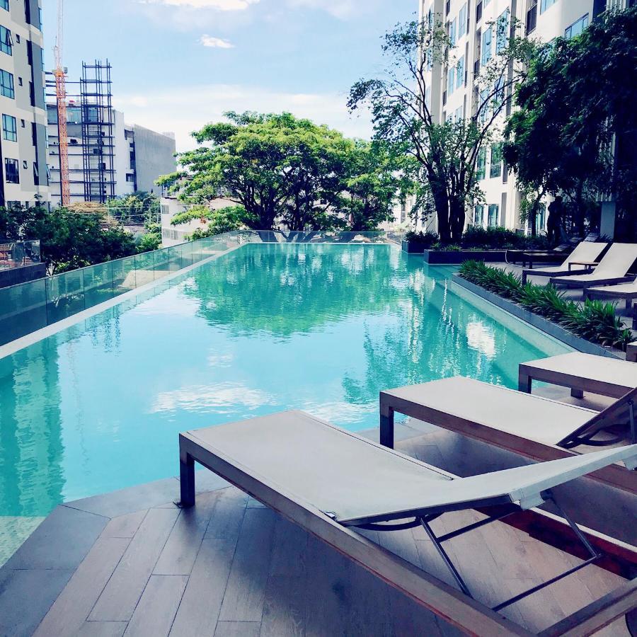 The Base Seaview Holiday Inn Pattaya Esterno foto