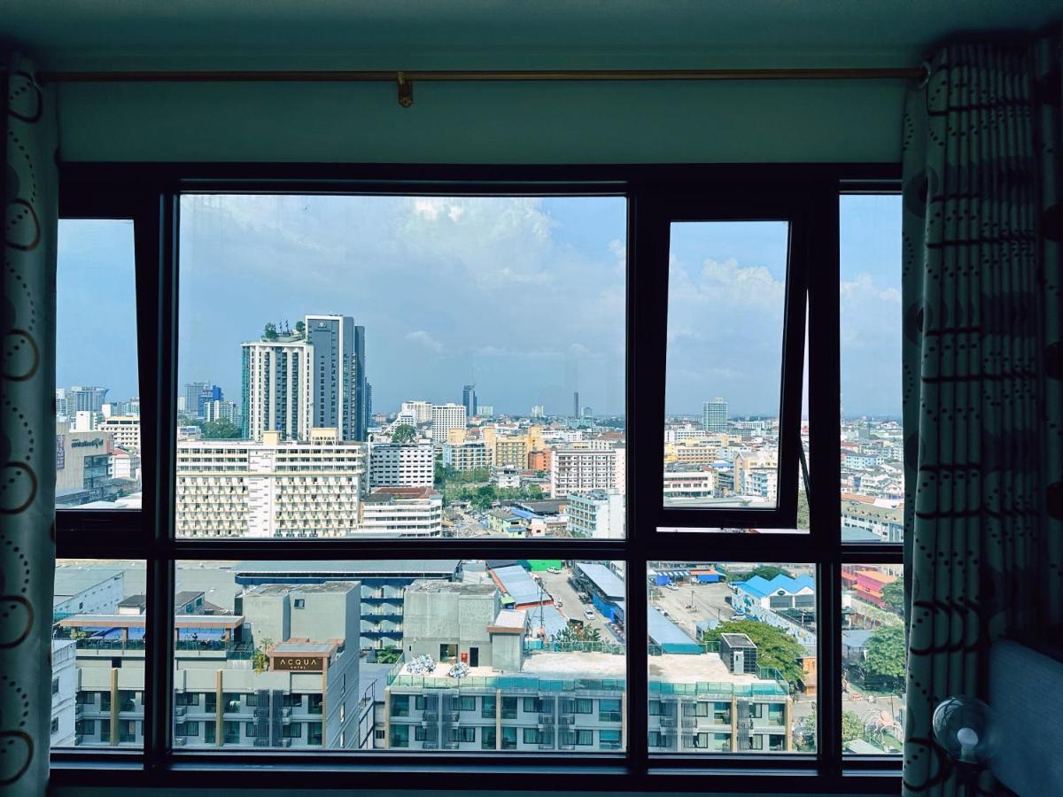 The Base Seaview Holiday Inn Pattaya Esterno foto