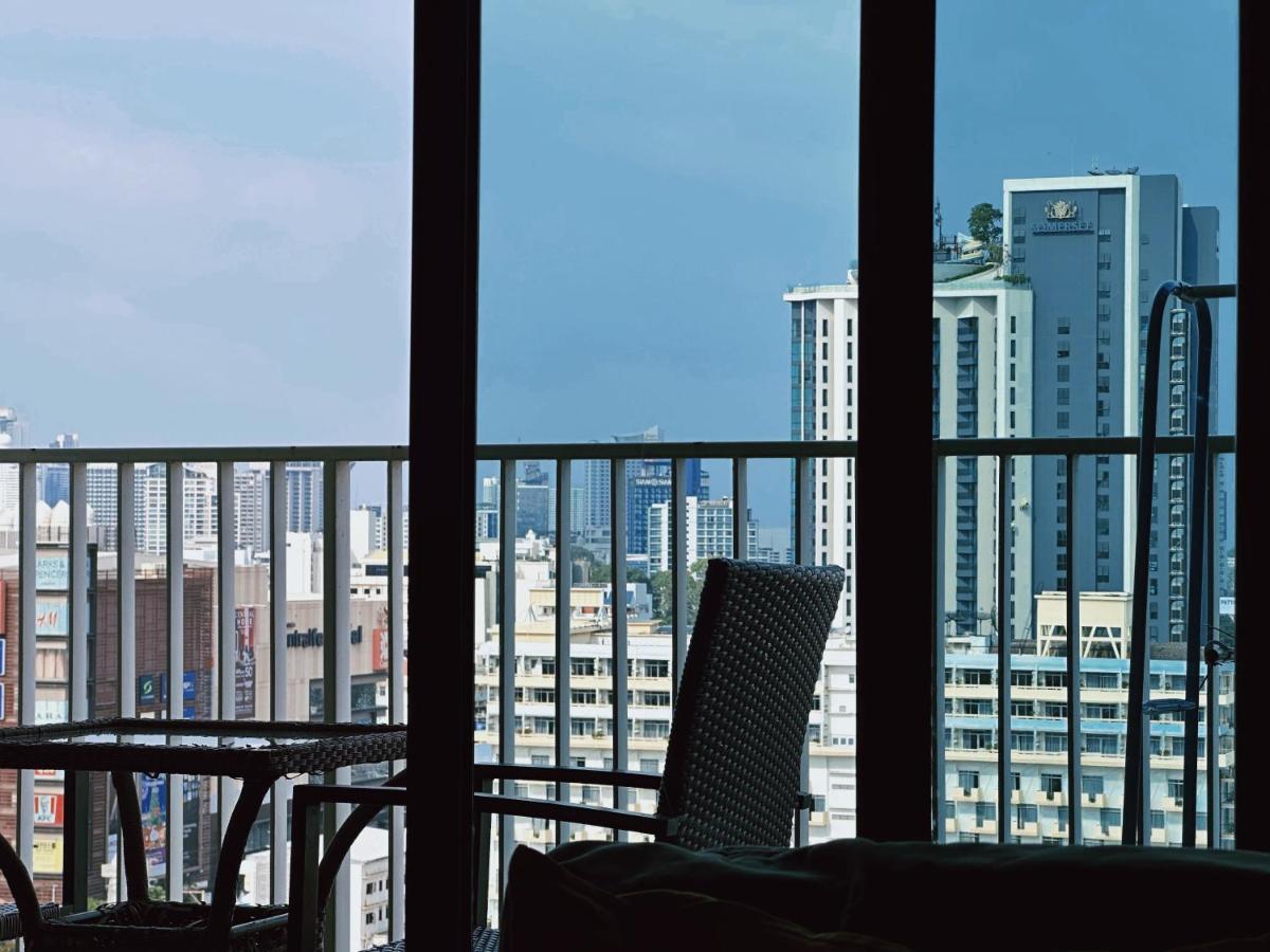 The Base Seaview Holiday Inn Pattaya Esterno foto