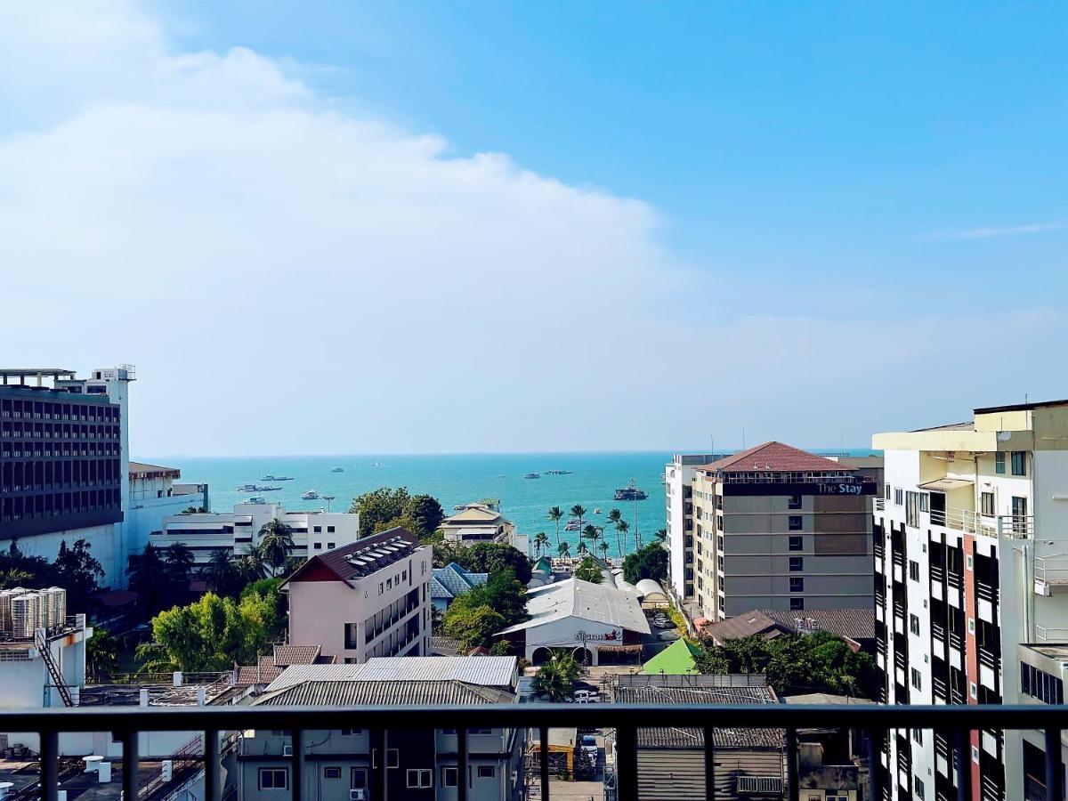 The Base Seaview Holiday Inn Pattaya Esterno foto