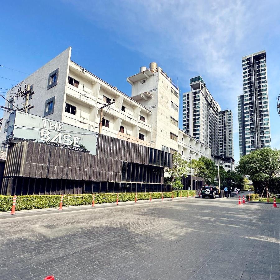 The Base Seaview Holiday Inn Pattaya Esterno foto