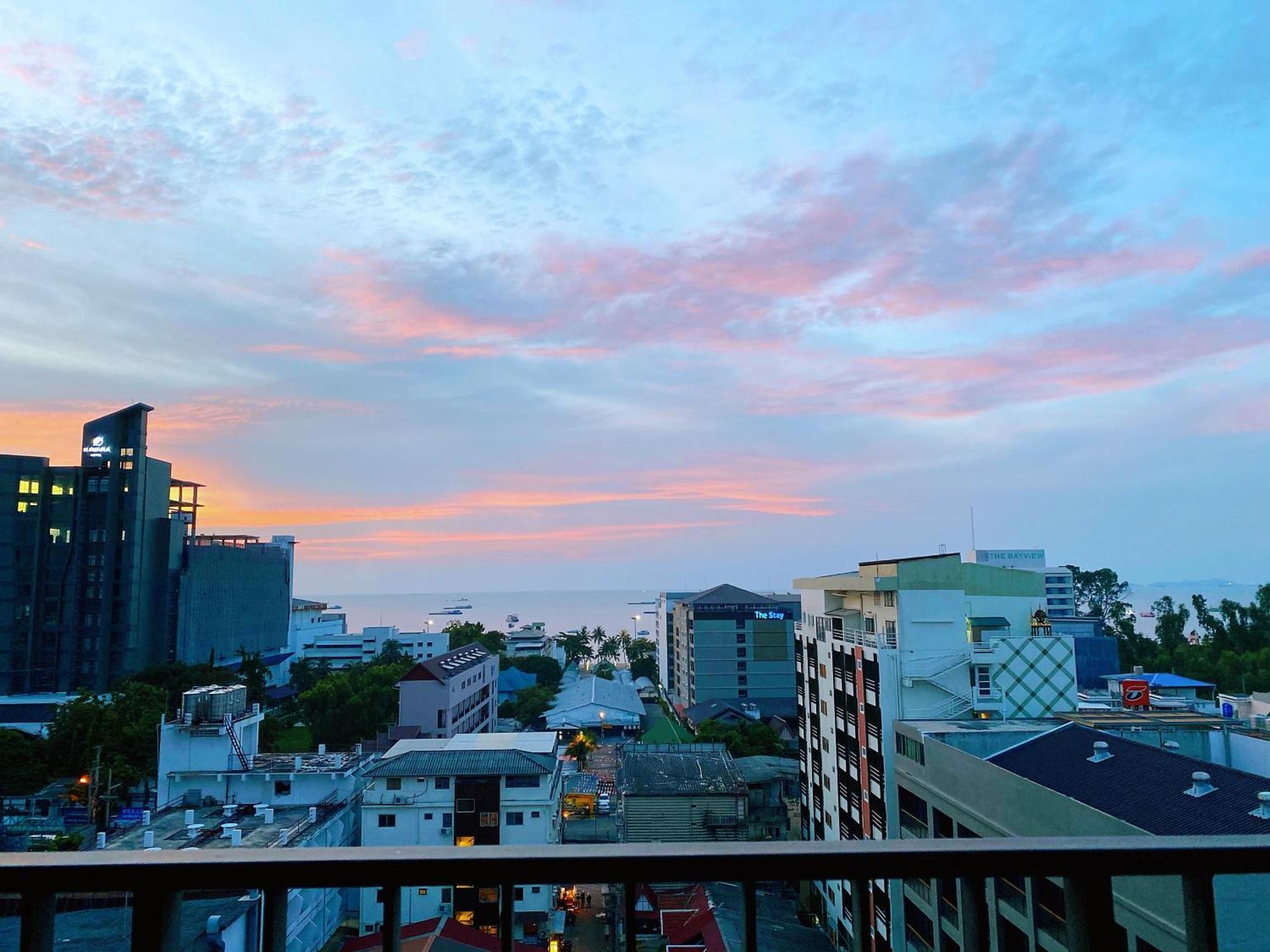 The Base Seaview Holiday Inn Pattaya Camera foto